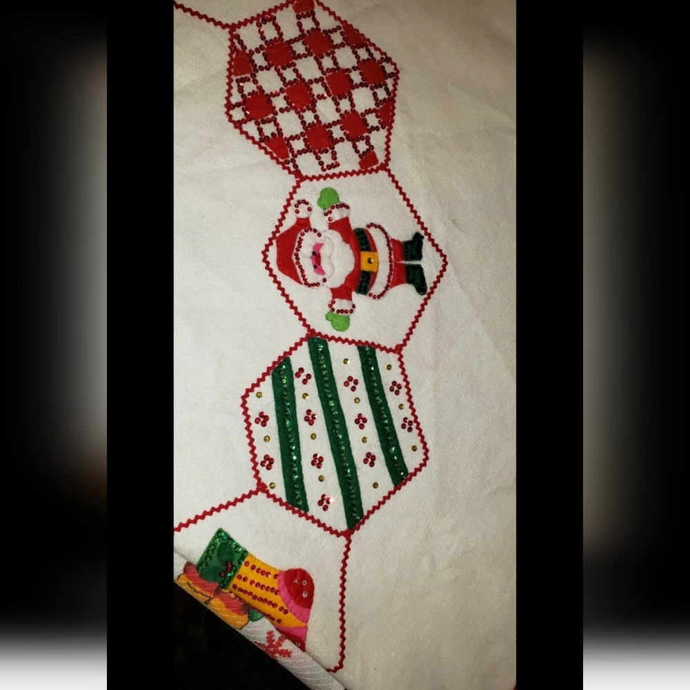 Mid-Century Bucilla Christmas Tree Skirt - Picture 9 of 12
